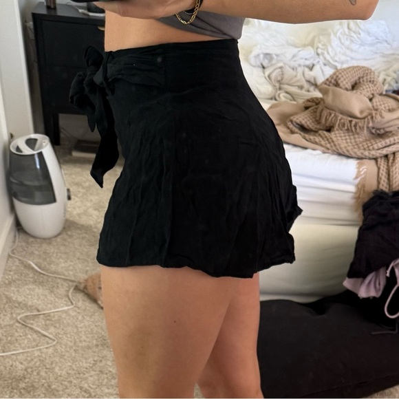 Women's Black chiffon dress shorts with tie - Picture 1 of 4